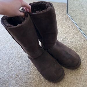 LIKE NEW UGGS